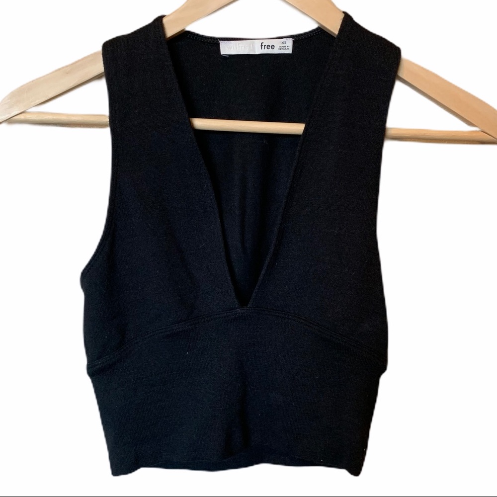 Wilfred free deep v black crop top XS